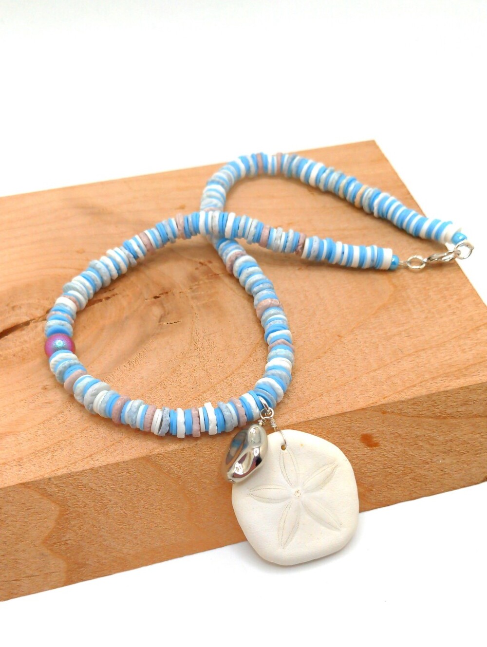 381MIDALANE Handcrafted Sand Dollar Shell Choker